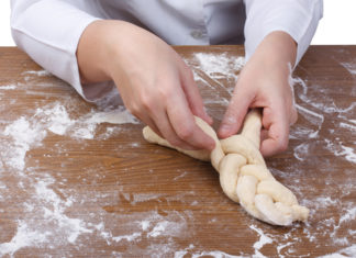 تعرفي على أهم أدوات الخبز لمطبخك وأهم أدوات التزيين والتقطيع