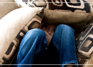 كيف تساعد الطفل على تجاوز وفاة أحد والديه؟