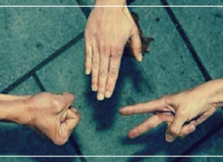 طوبة.. ورقة.. مقص