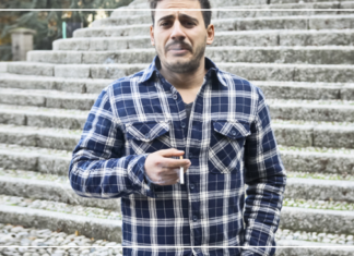 بـيـن الـسنـجلة والقفص الدهـبـي