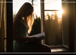 مربع ورقي صغير أجلس بداخله