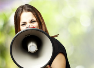 قالوا عن المرأة: شكى حكى بكى