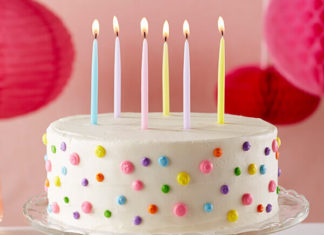 تورتة الكريسماس المزينة بعجينة اللوز