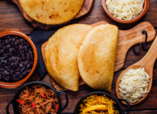 4 وصفات سهلة للقطائف المالحة