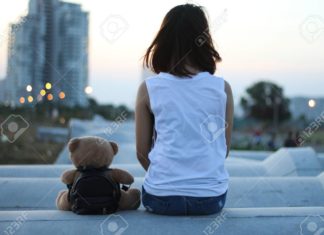 حكاية بنت ولعبة