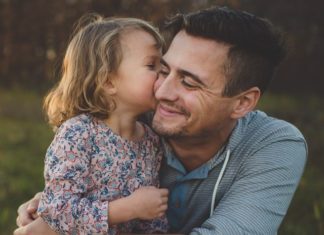 حكاية الأب الصغير وبنت قلبه