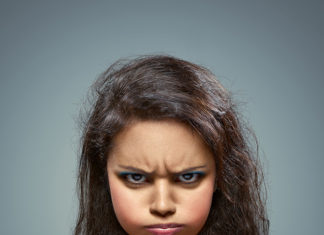 انتبهوا.. إنهم يسرقون طفولة أبنائنا!