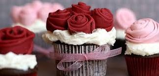 الكب كيك البسيط بكريمة الورد