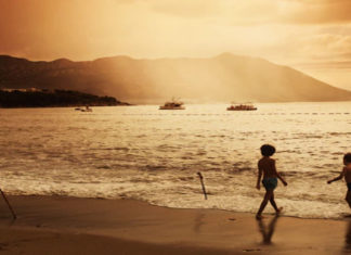 مصيف زمان: رمال برائحة جَدِّي kids at beatch