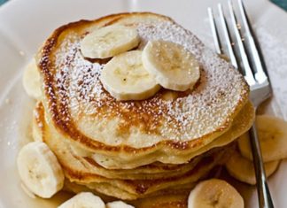 بان كيك مع الموز المكرمل