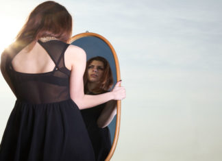 يا مرايتي.. يا مرايتي