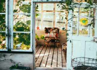 سوف تلهو بنا الحياة وتسخر ذكريات