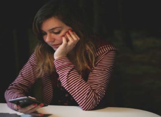 الحياة الضائعة في Scroll down: التعافي من مواقع التواصل Scroll down