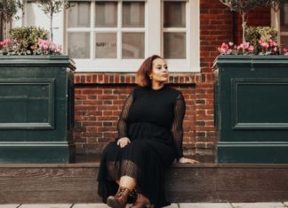 في عالم الوحدة الوحدة