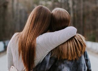 عالم جديد التباعد فيه حياة الحضن