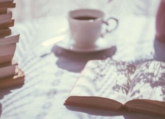 القراءة وأشياء أخرى للتعلم والمعرفة القراءة