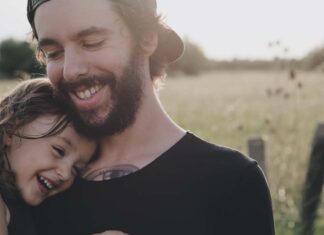 هذا هو الأب الذي تحتاجه ابنتك علاقة الأب بابنته