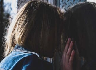 الابتزاز العاطفي للزوجة والأبناء: أشكاله وطرق مواجهته الابتزاز العاطفي