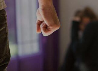 كيفية التعامل مع الزوج العنيف والعصبي كيفية التعامل مع الزوج العنيف والعصبي