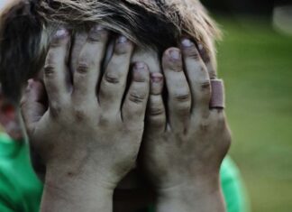 الخوف عند الأطفال: الأسباب والعلاج علاج الخوف عند الأطفال