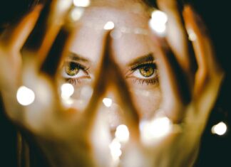 الذكاء العاطفي: ما هو؟ وما أهميته؟ وكيف تنميه؟ الذكاء العاطفي