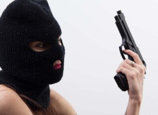 هل الجنون حقًا حرية؟ الجنون