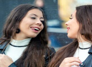 أنا الساخر السخرية