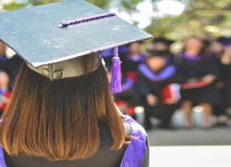 التعامل مع المراهقين: كيف غيرت حياة طلابي وطالباتي التعامل مع المراهقين