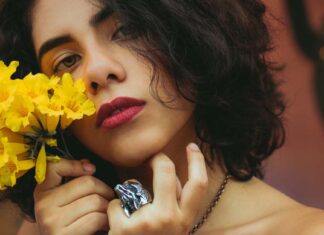 نحيفة وبشعر لا يطول وأحب نفسي وابنتي جسمي