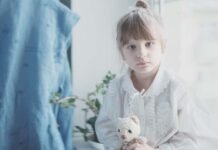 طفلك الخجول هل يعاني من اضطراب القلق الاجتماعي؟ اصطراب القلق الاجتماعي